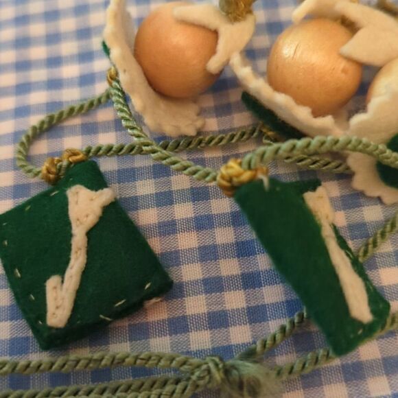 ‎Vintage handmade holiday garland - Picture 4 of 4